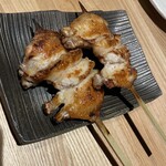 炭火焼鳥 鳥さわ - 手羽先　美味い！