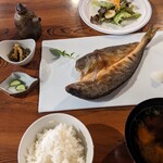 Naruse Shokudou - 焼き魚定食。投稿写真の魚はホッケです。