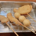 Taishuusakaba Kushikacchan - 一本撮り忘れ　左から豚、海老、うずら、玉ねぎ
