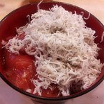 ふるかわ - しらす丼（シラスの下にもマグロがビッシリ）（2013.10）