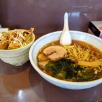 居酒屋・津軽ラーメン 茶号 - 鶏唐揚丼と津軽ラーメンセット880円