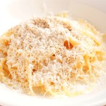 メリディオナーレ - ペコリーノ（羊）チーズとブラックペッパーのみで仕上げた’Ｃａcio e Pepe'