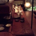 李朝風の陶器が並べてあります