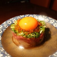 焼肉 にくだらけ - 究極の炙りユッケ