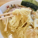 地鶏ラーメン ありがとう - パッツンなストレート麺！