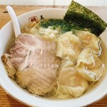 地鶏ラーメン ありがとう - 塩ワンタンメン（税込1,050円）
