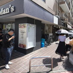 NIBOSHI MANIA - 12時20分ごろの行列、店前