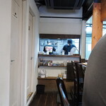 NIBOSHI MANIA - 店内厨房方向