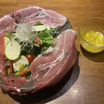 季節野菜と生ハムサラダ