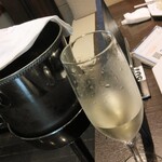 LUXE DINING HAPUNA - 乾杯のスパーlクリングワイン