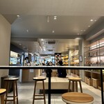 10FACTORY - 綺麗で奥行きのある店内