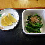 寿司吉 - おひたしと漬物