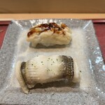 秀寿司 - これも、きたきたー！穴子の食べ比べ！手前はカボスの皮とお塩でいただく。本当に美味すぎて大好きすぎます。