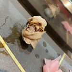 秀寿司 - きたきたー！大好きな煮蛤さん。秀寿司さんの煮蛤が一番だと思ってます