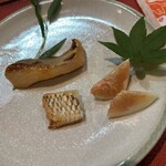 秀寿司 - こちら！鱒のハラスみたいに柔らかい焼き物（西京焼きみたいに漬け込んであります）と旬のイチジク。この取り合わせがまた合うんですねぇ。