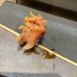 秀寿司 - アカガイ。食感を楽しみます♪