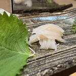 秀寿司 - ヤリイカだったかなぁ。生姜に漬けているみたいでほんのり香ります！