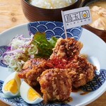 鳥と卵の専門店 鳥玉 - ピリ辛しっとりタレからあげ定食セット