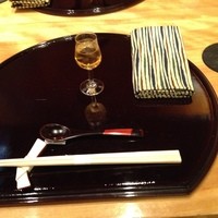 帰燕 - 食前酒の梅酒、お盆とナプキン