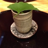 帰燕 - 生湯葉、粟麩、蟹、鰻、海老、が入った茶碗蒸し、出汁餡かけ、山葵と共に