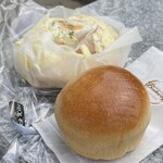 デリカキッチン - 料理写真:ブリオッシュあんぱん&卵とベーコンのフォッカッチャ