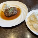 創作イタリアン肉バル スオーノ - 鹿肉のハンバーグ 玉ネギとフォンドボーのソース