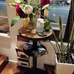 ペルー料理 bepocah - お花もいい感じ。