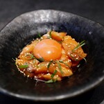 サーモンのユッケ　韓国海苔で