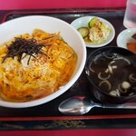 富士食堂 - Ｂランチ　豚キムチ卵とじ丼　７５０円