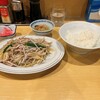 鳳龍 - 豚肉の細切りともやし炒め ¥800  飯半分　　ランチはミニラーメン付き