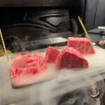 Nikukappou Hikari - お肉のプレゼンテーション、山形牛のシャトーブリアンとサーロイン