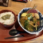 スープカレー奥芝商店 - 柔らかチキンと彩り野菜カリー