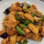 中国料理 峨嵋山 - 豚肉、鶏肉、じゃがいも、ピーマン、ナスなどたくさん