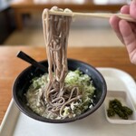 きっちょううどん - 冷えた蕎麦はやや硬めですが、出汁にしっかり絡んでくれます。