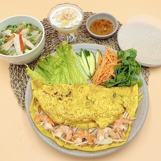 享受各种越南菜，如“越式法包”和“Banh Xeo”