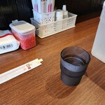 ラーメン リュウリュウ - 味変要素無し、紅しょうがのみは少し寂しいですかね