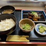 魚処 いしまつ - 料理写真:金目鯛の煮付け定食　950円