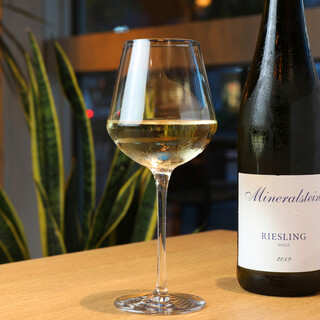 お酒は1日中飲めます！ソムリエ監修ワインや本格コーヒーを提供