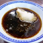 天麩羅処ひらお - 定食のご飯とお味噌汁です。ご飯の大盛は５０円増しです。でも、大盛は食べれません。