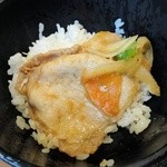 レストラン ようらく - 豚生姜焼きオンザライス
