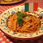 Simple is best! Pomodoro spaghetti (tomato sauce spaghetti)
