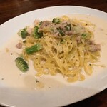 Mira - 鶏もも肉とブロッコリーのクリームソースパスタ