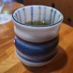Fukuzushi - 湯呑みの形が珍しい。
