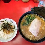 ラーメン 杉田家 本店 - 