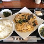 栄楽飯店 - ランチ：豚肉と玉子と小松菜炒め