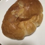 パンのマグ - クリームパン   ￥241なり