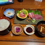 本まぐろと名古屋飯 花かるた - 鮪三種食べ比べ定食　1180円