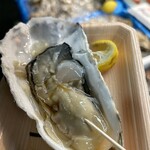 塩釜仲卸市場 マイ海鮮丼コーナー - 生牡蠣