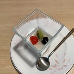 Japanese & Modern Chinese 嵐山 - デザート：フルーツ添え杏仁豆腐