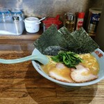 豚骨醤油ラーメン まじめ家 - 料理写真: